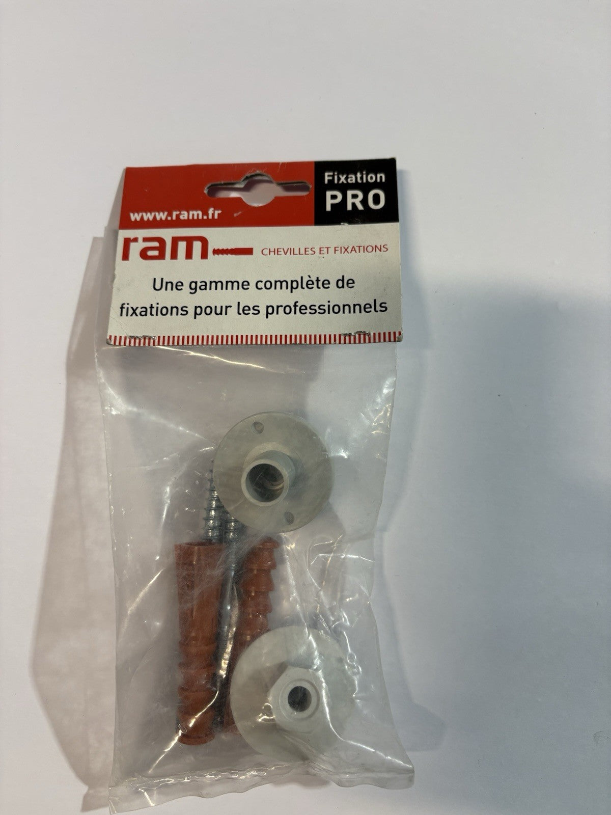 Fixation de lavabo en parrois pleines ram