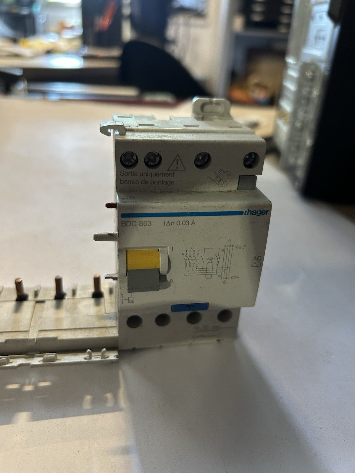 Bloc différentiel HAGER BDC863 double sortie 63A 30mA 4P type AC