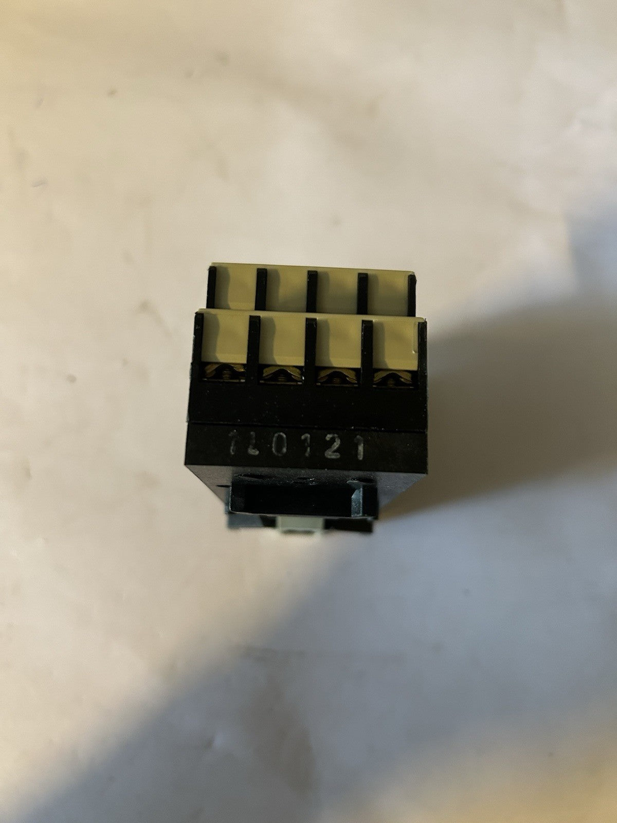 Relay RH - embase - cablage avant - raccordement par bornes à vis