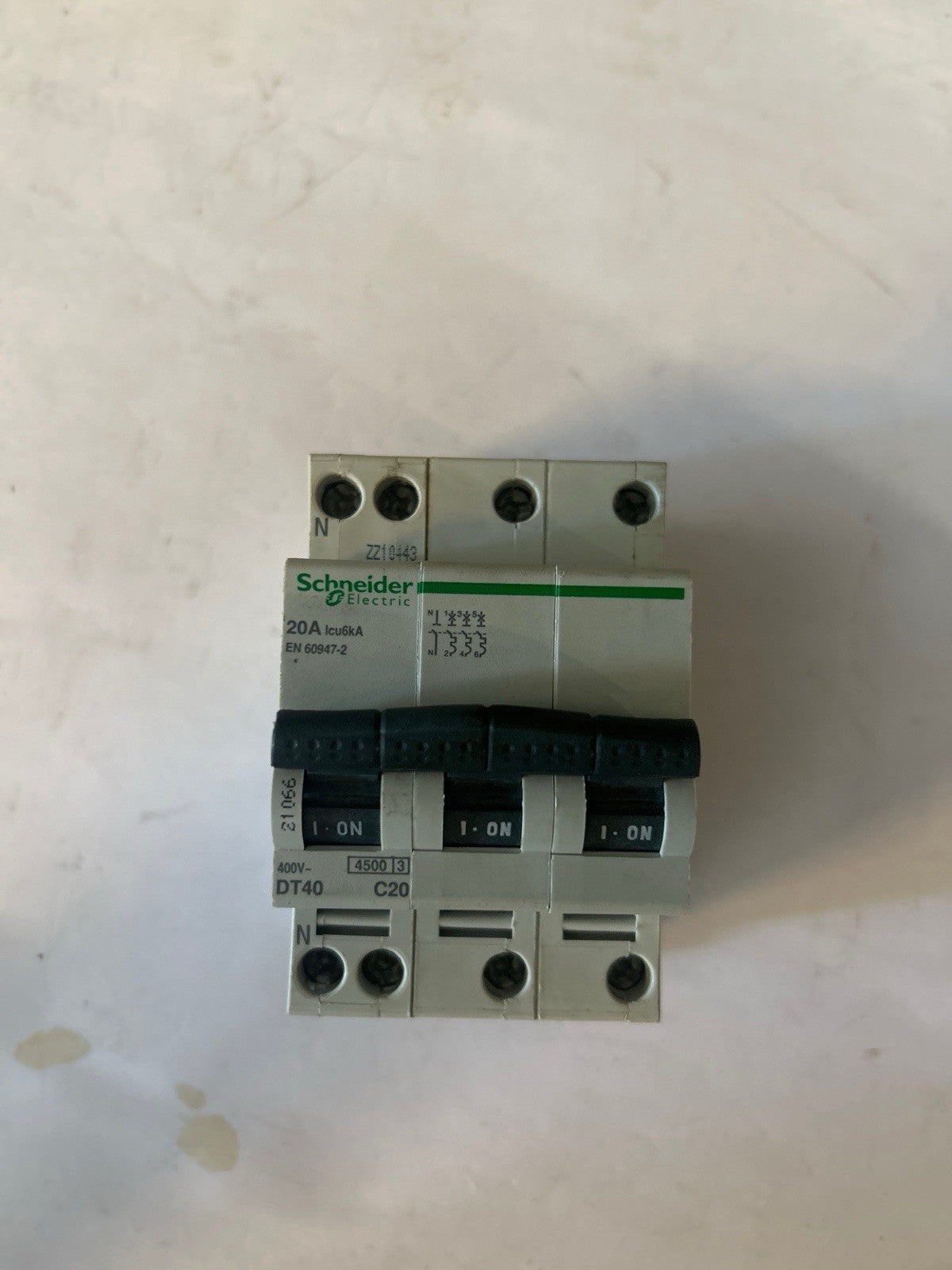 Disjoncteur Tétrapolaire 3P+N 20A Schneider Electric DT40 (Réf 21066)