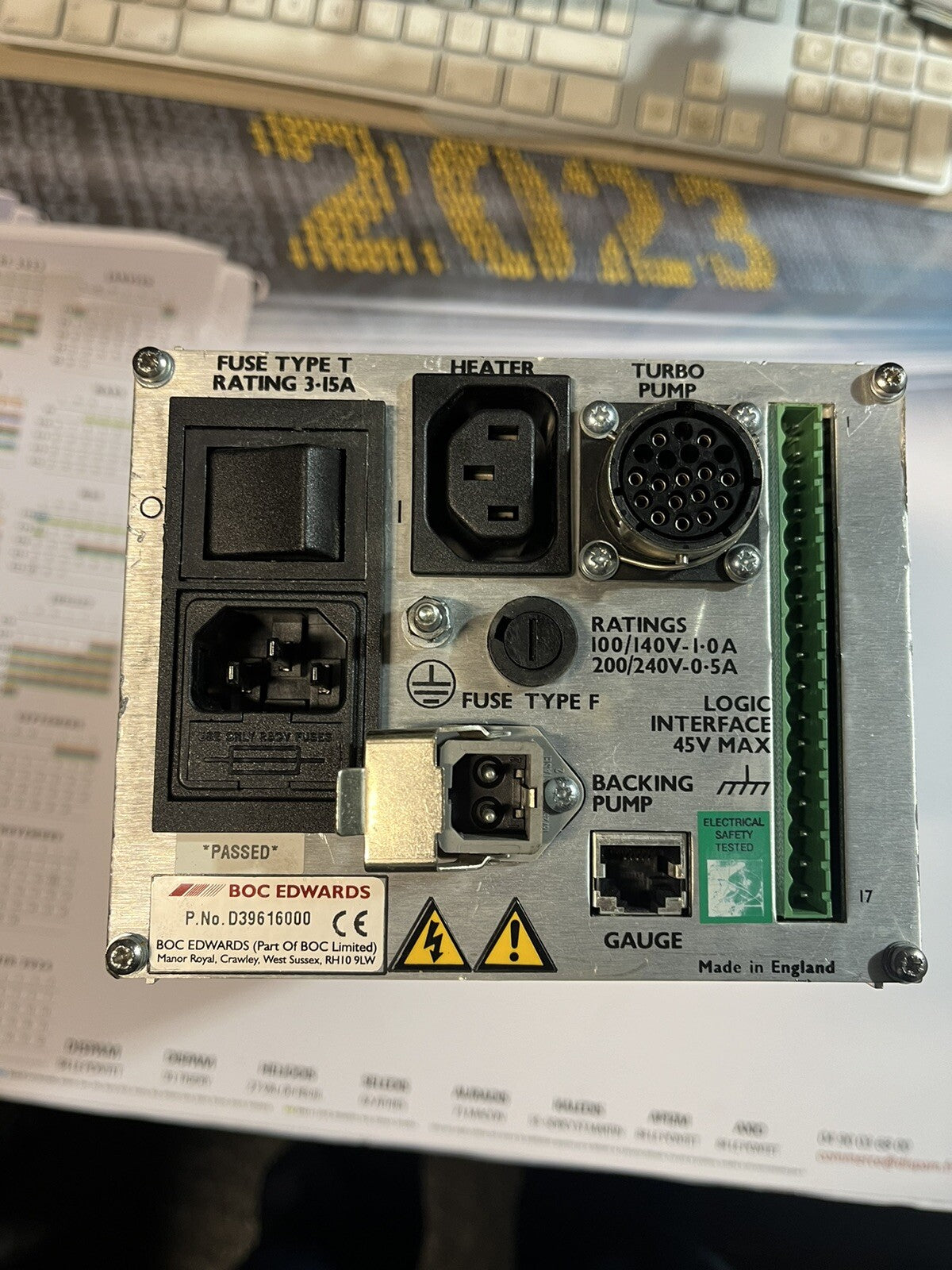 CONTRÔLEUR DE POMPE TURBO R8 BOC EDWARDS EXC120 D39616000
