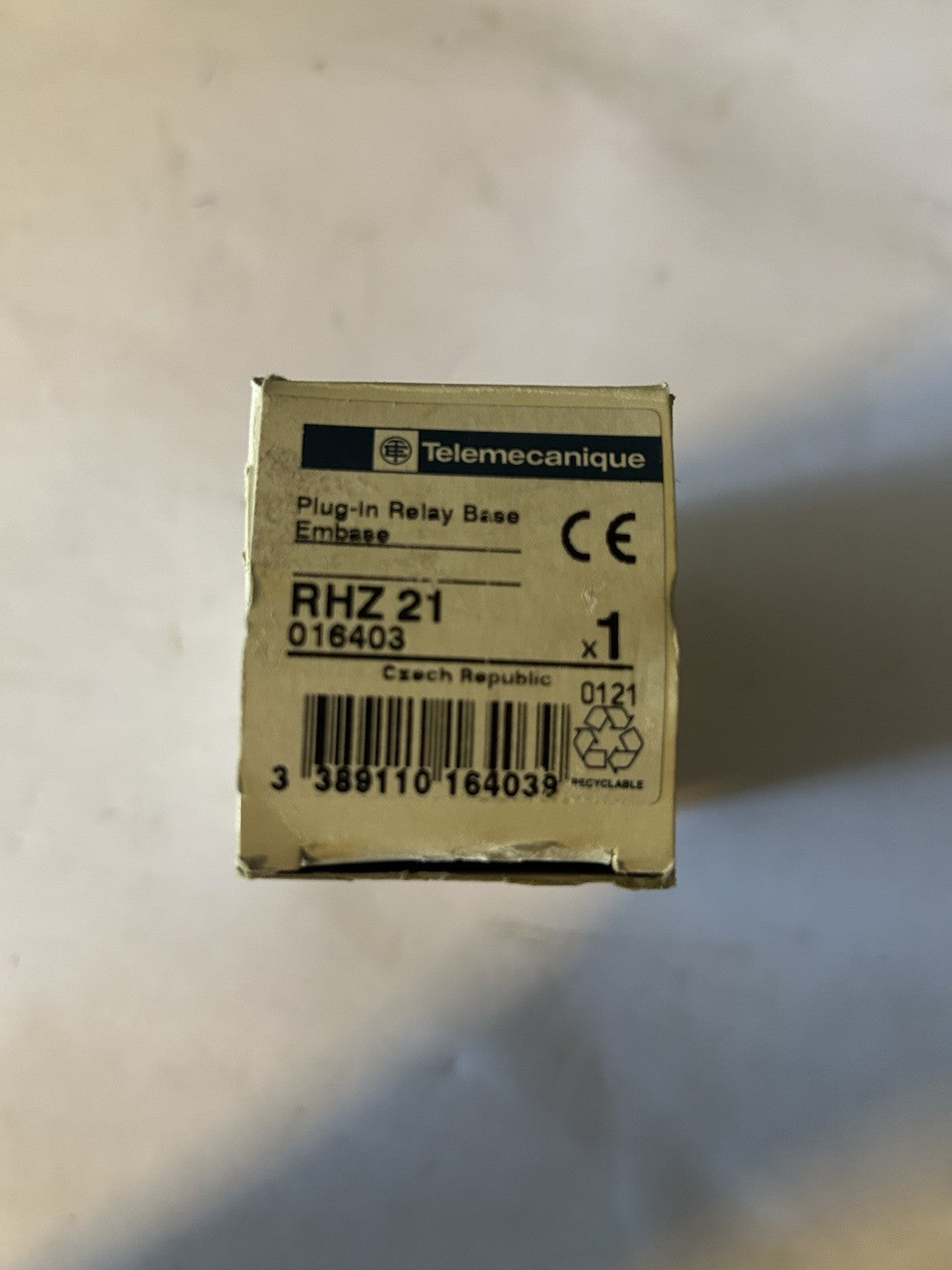 Relay RH - embase - cablage avant - raccordement par bornes à vis