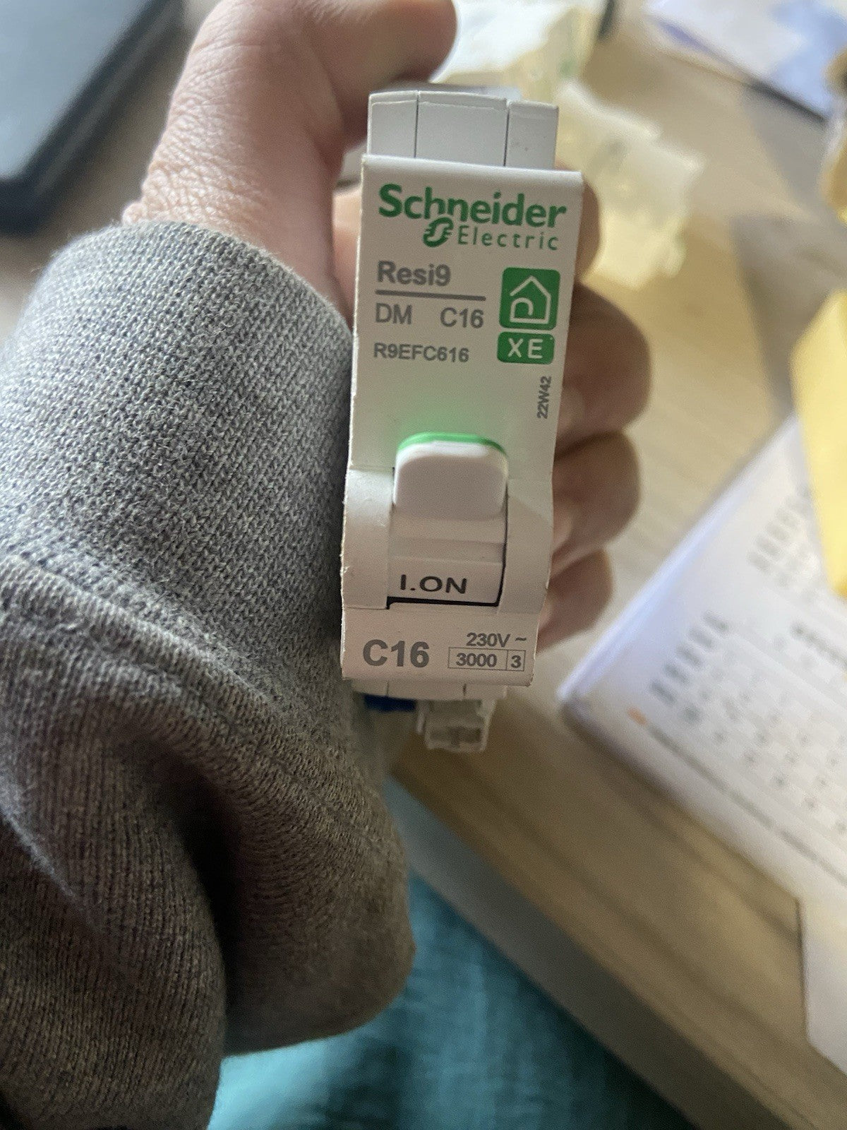 Disjoncteur Schneider C16 neuf