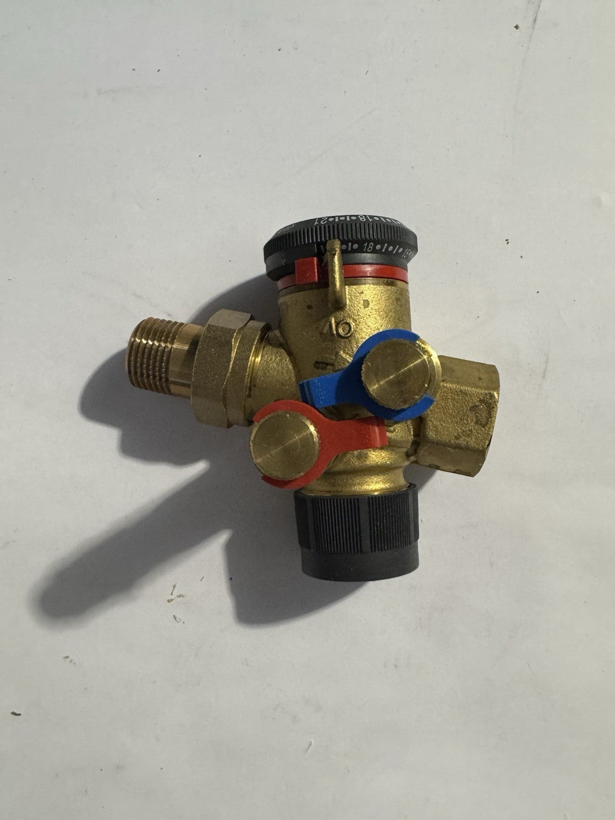 Robinet de réglage et de régulation combiné oventrop