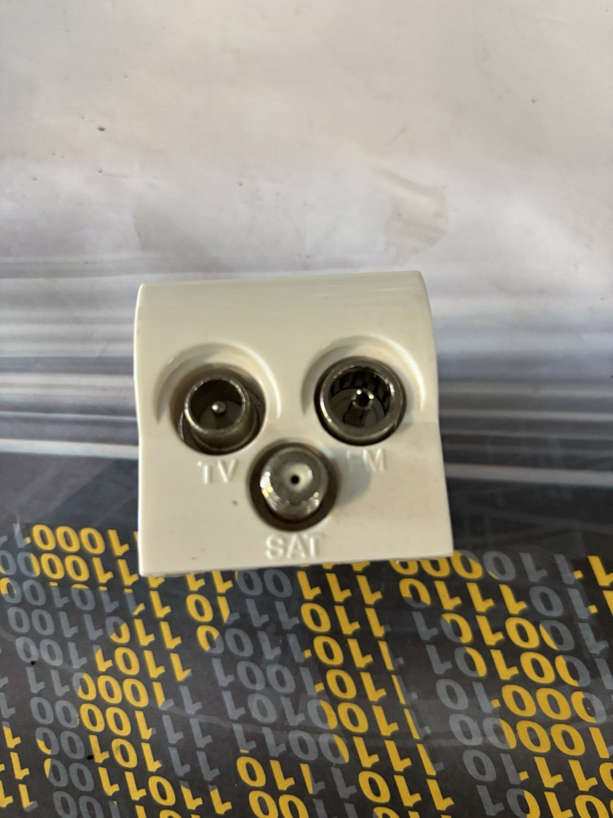 Prise murale TV / FM / SAT Axitronic AXI103 - Neuf