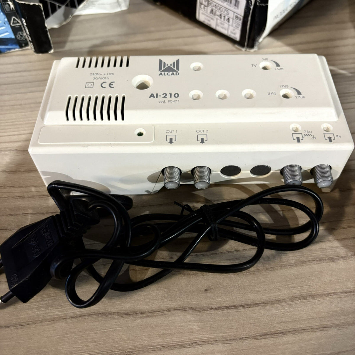 Alcad AI-210 Ampli interieur TV+IF 2 sorties