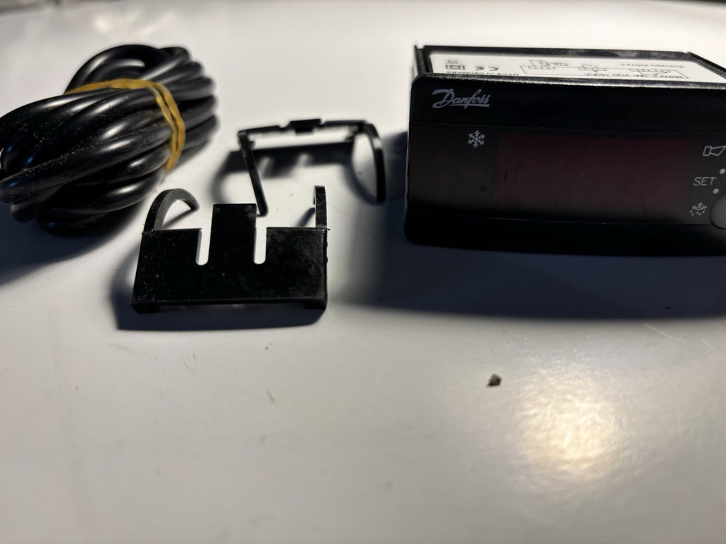 Danfoss Contrôleur EKC 101 Type EKC 101 No. 084B7021 230VAC 50/60Hz 2,5VA