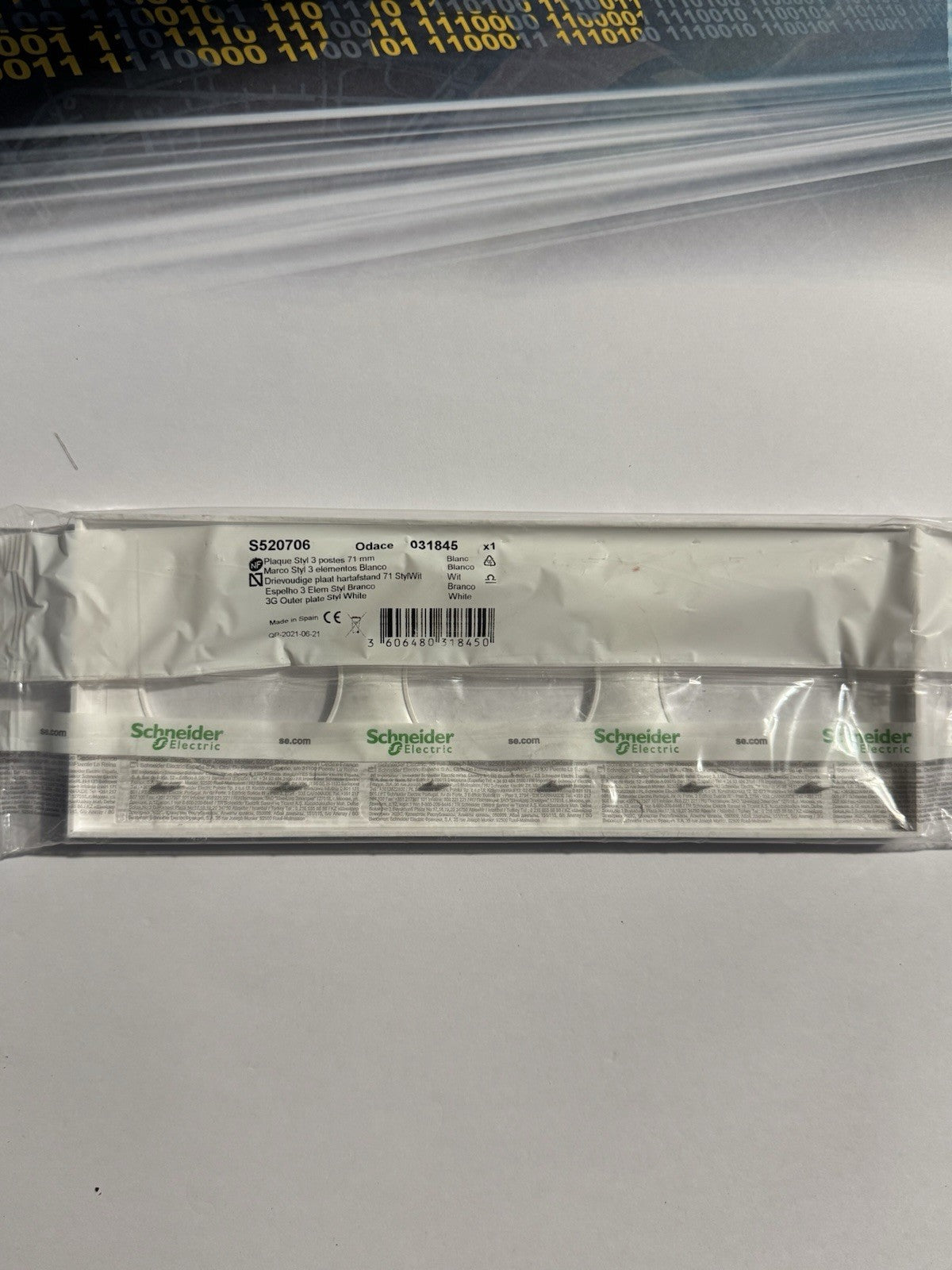 Odace Styl, plaque 3 postes Schneider 71mm Antibacterien