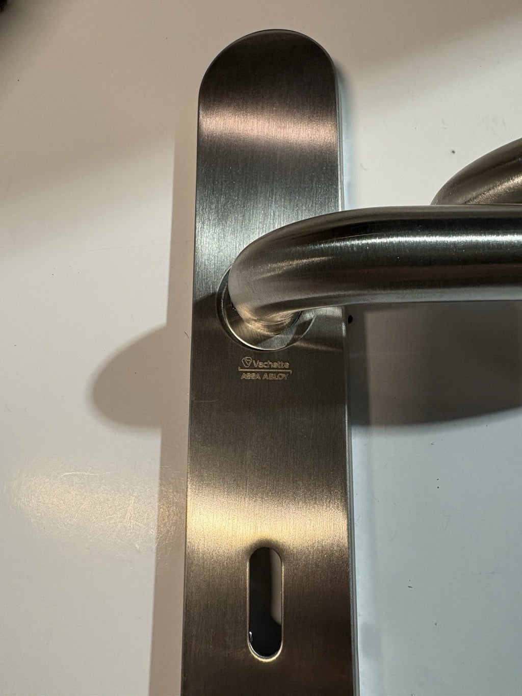 Poignée Sur Plaque Inox Brossé Linox 492 Assa Abloy Avec Trou Pour Clé