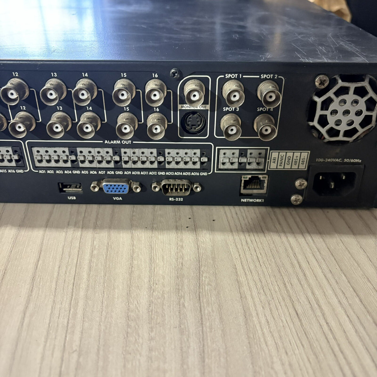 ENREGISTREUR NUMERIQUE MARQUE ECCTV MODELE DVR-5016/500H. 16 ENTREES VIDEO 3TO