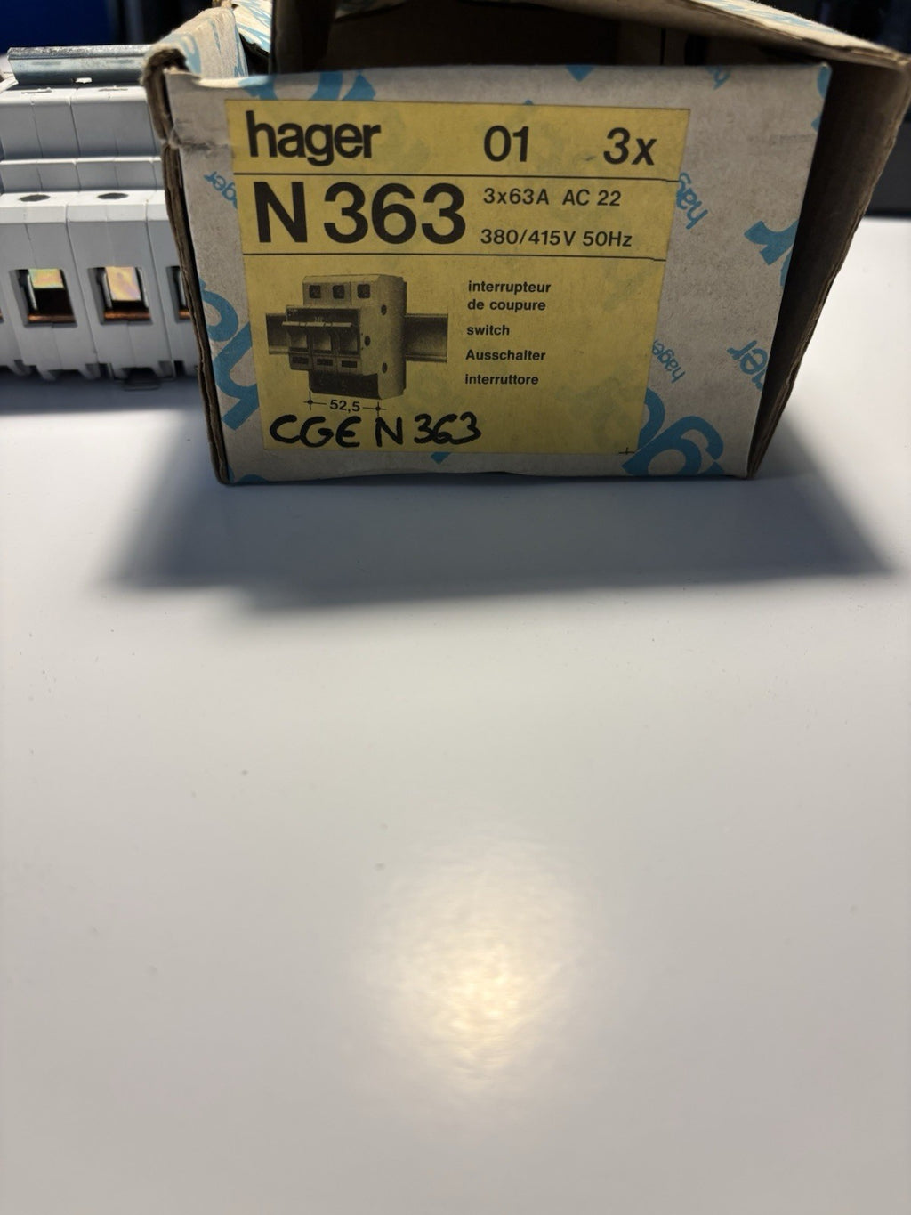 Cache-borne Legrand 227 52 pour interrupteur VISTOP 4P 400A - NEUF