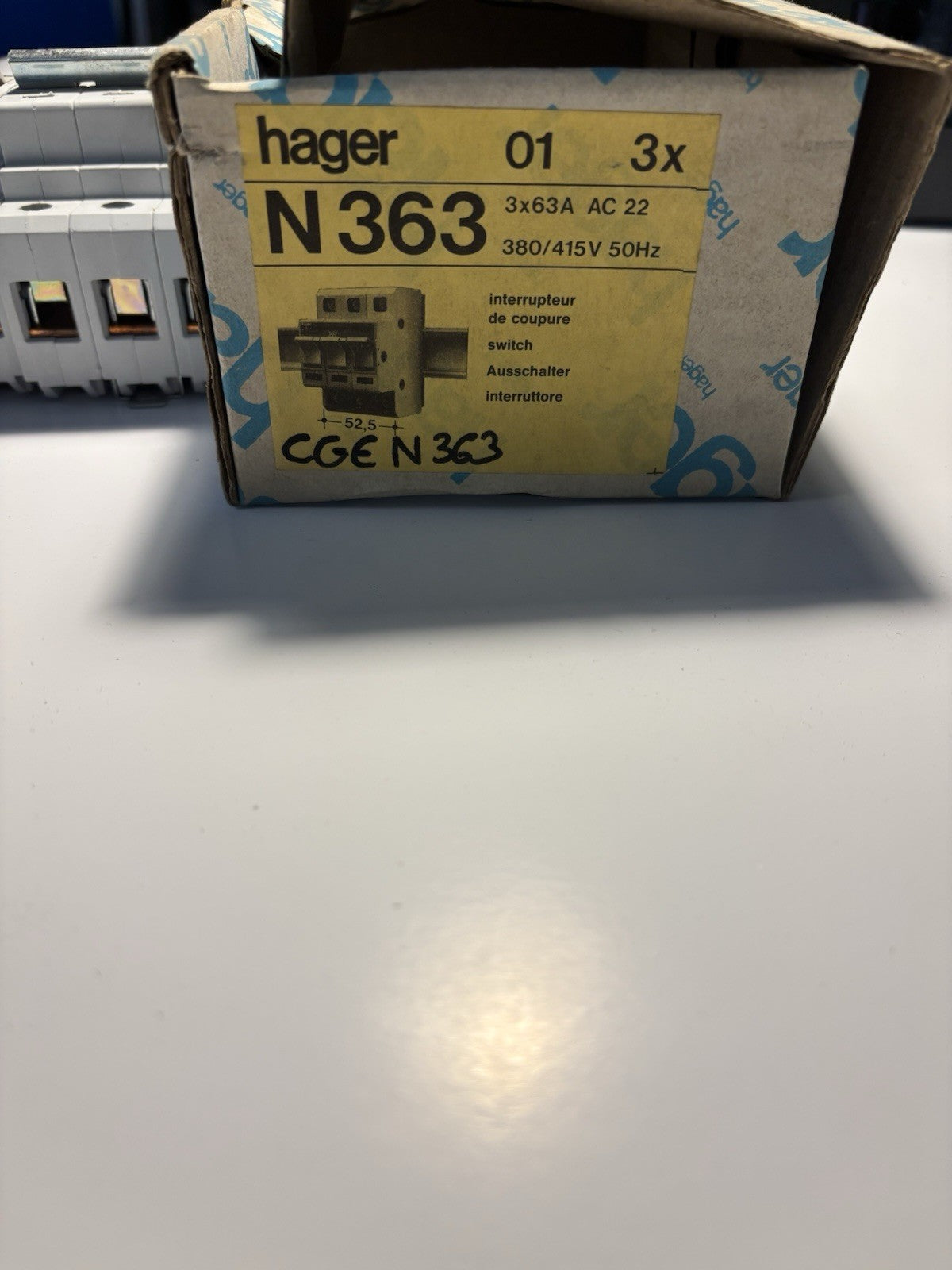 Cache-borne Legrand 227 52 pour interrupteur VISTOP 4P 400A - NEUF