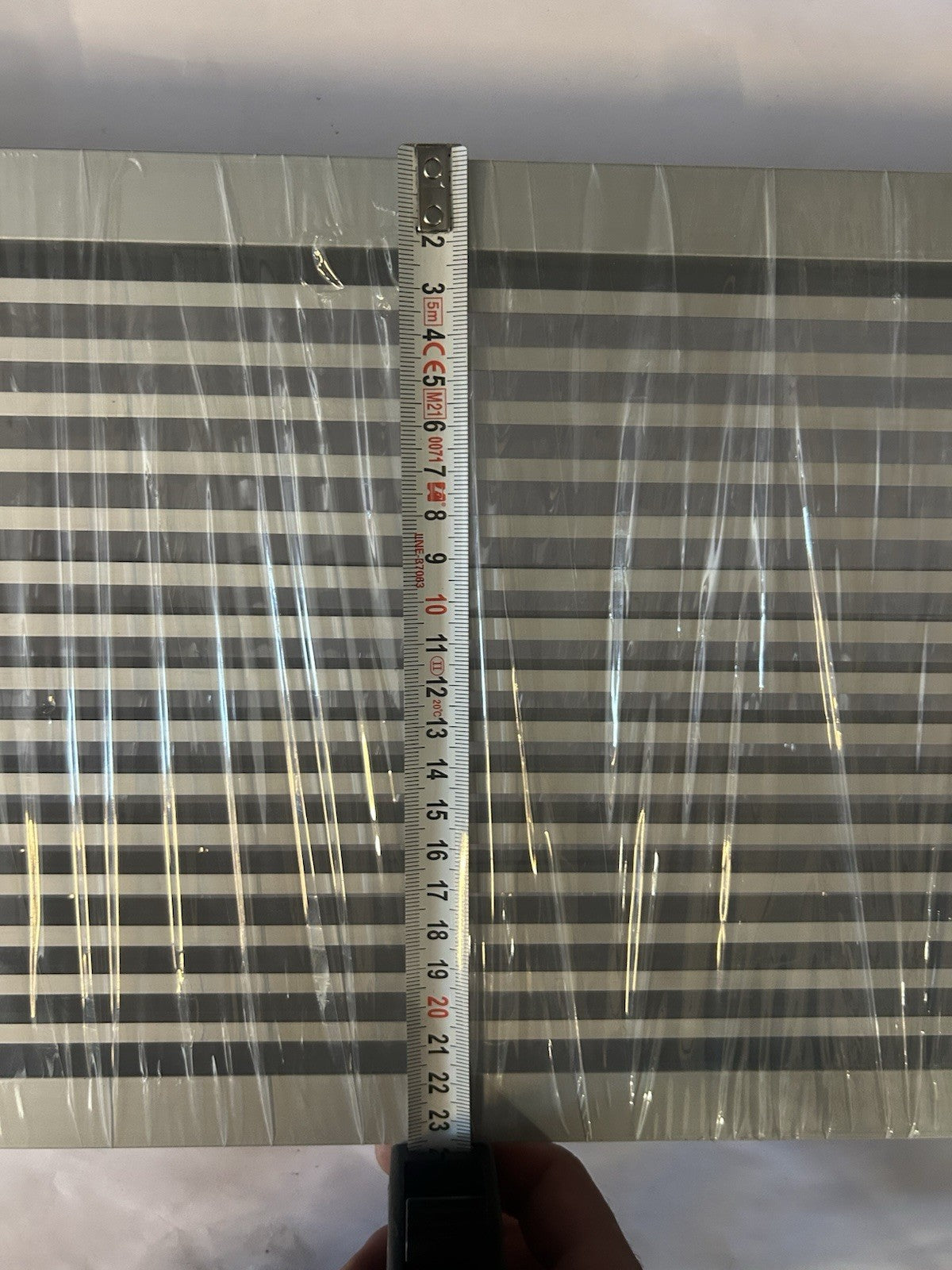 Grille de ventilation aluminium à ailettes fixes - Dimensions environ 400x200mm