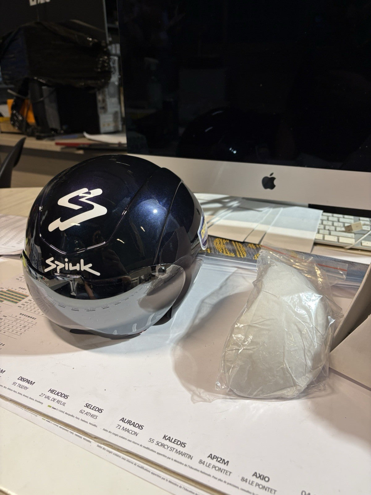 Très beau casque vélo spuik