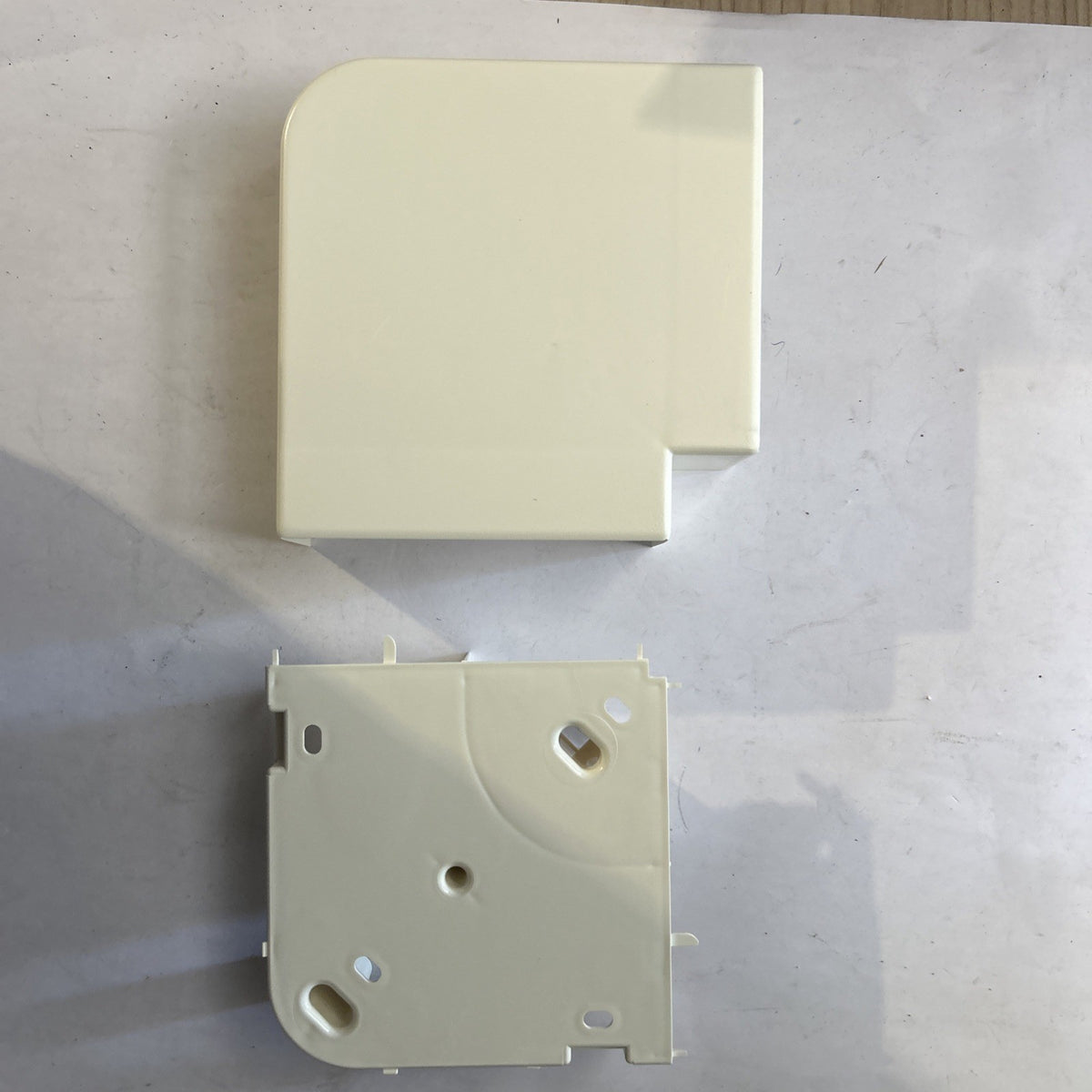 Lot 4Angle extérieur goulotte Logix 50x130mm - PLANET WATTOHM 48008