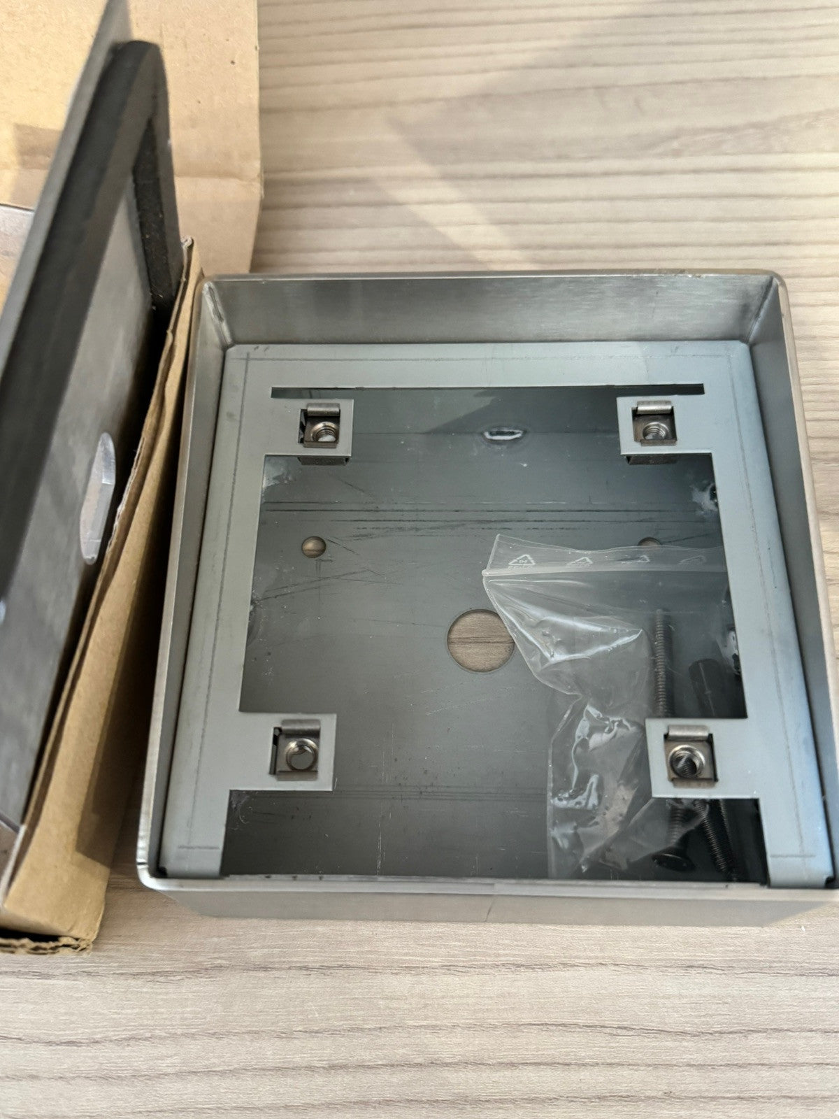 Boîtier saillie intratone Inox sans tête T25