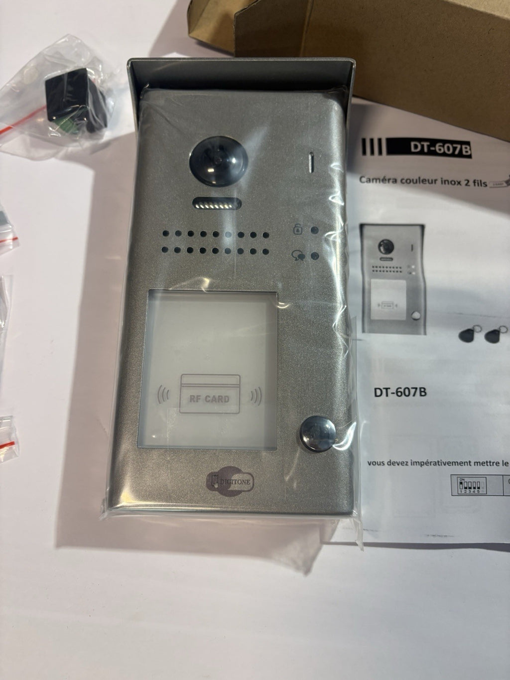 Digitone DT-607B Interphone vidéo platine de rue RFID gris 2 fils + badges