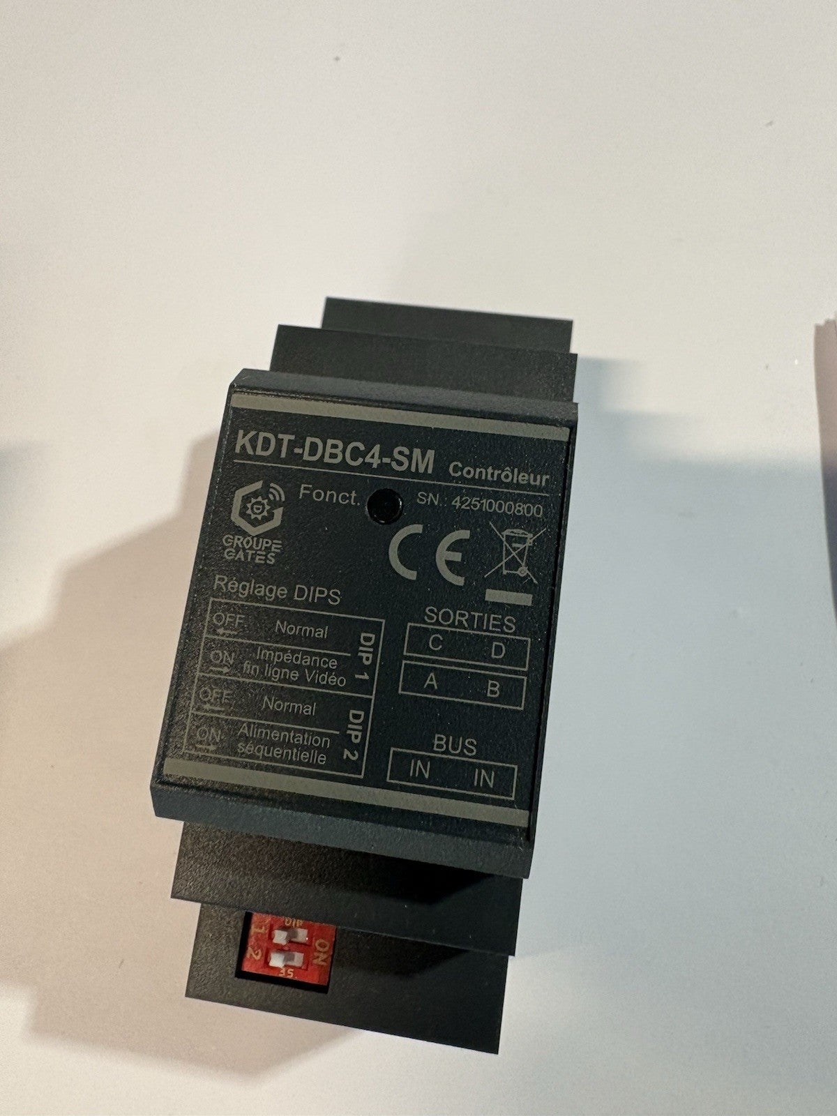 Kdt-dbc4sm Controleur distributeur de bus 4 platines ou4 moniteurs installation