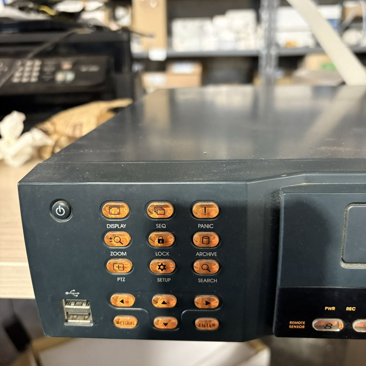 ENREGISTREUR NUMERIQUE MARQUE ECCTV MODELE DVR-5016/500H. 16 ENTREES VIDEO 3TO