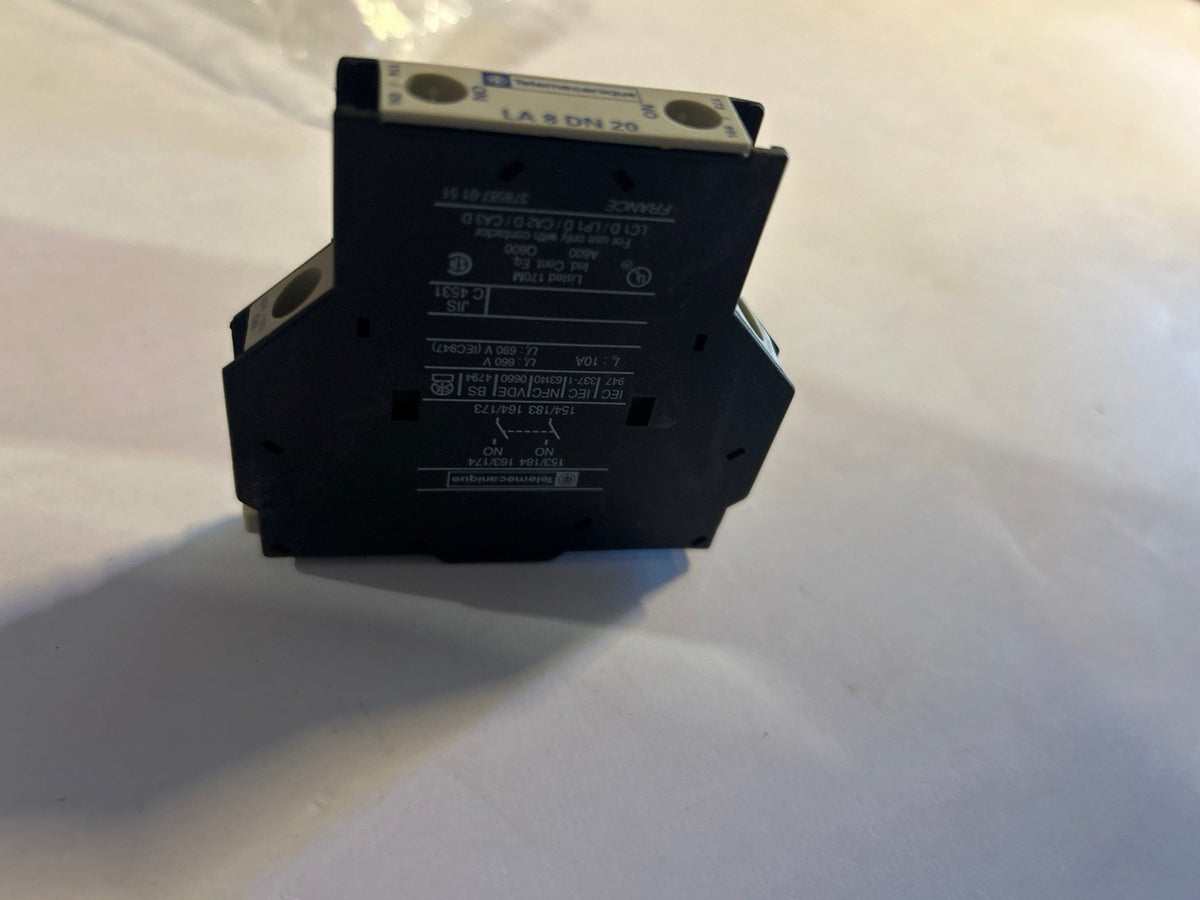 auxiliary contact block - 2 NO + 0 NC - screw-clamps terminals
