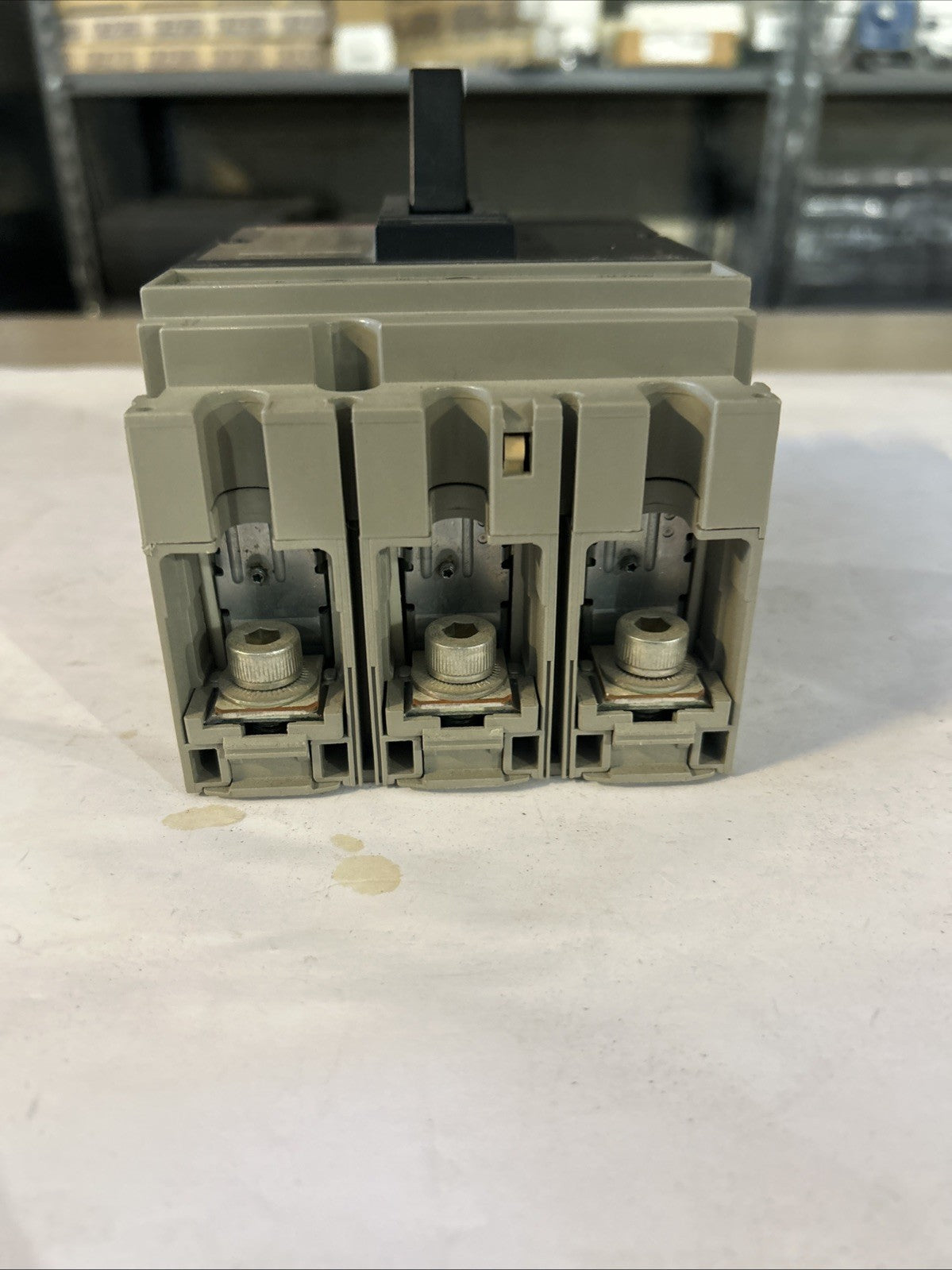 disjoncteur boîtier moulé industriel Compact NS250 N