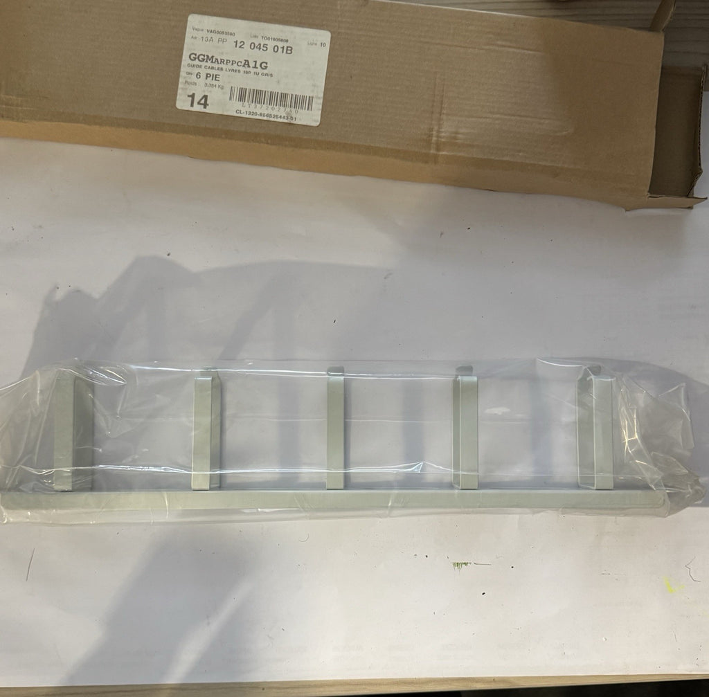passe cable panneau 19" Blanc