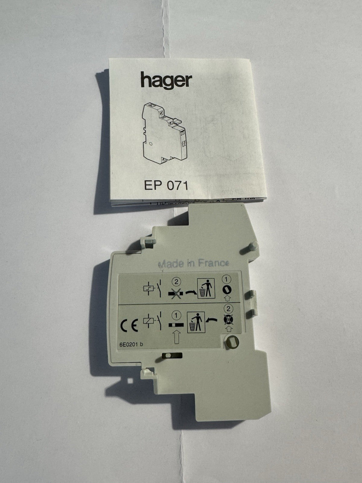 contact auxiliaire hager ep071