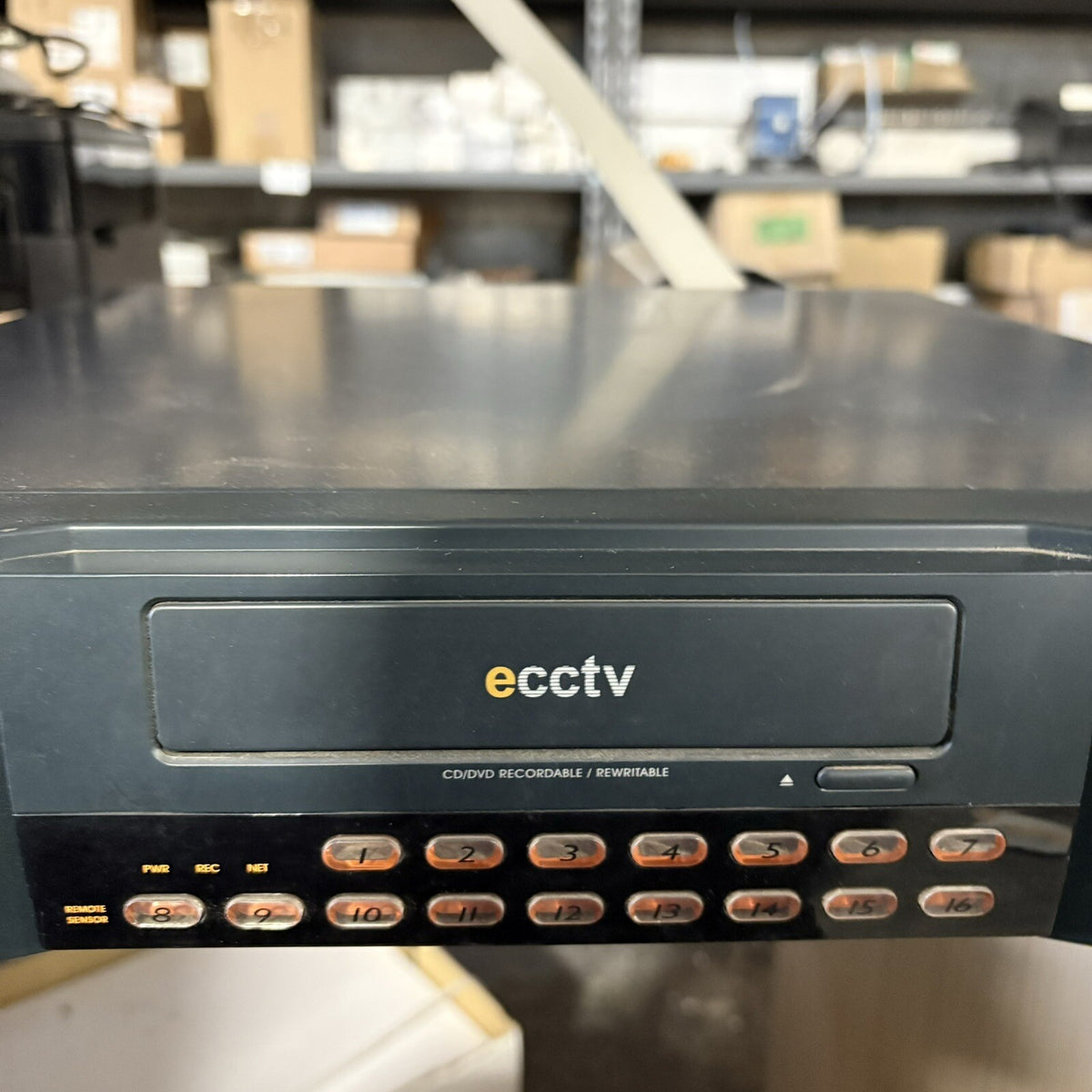 ENREGISTREUR NUMERIQUE MARQUE ECCTV MODELE DVR-5016/500H. 16 ENTREES VIDEO 3TO