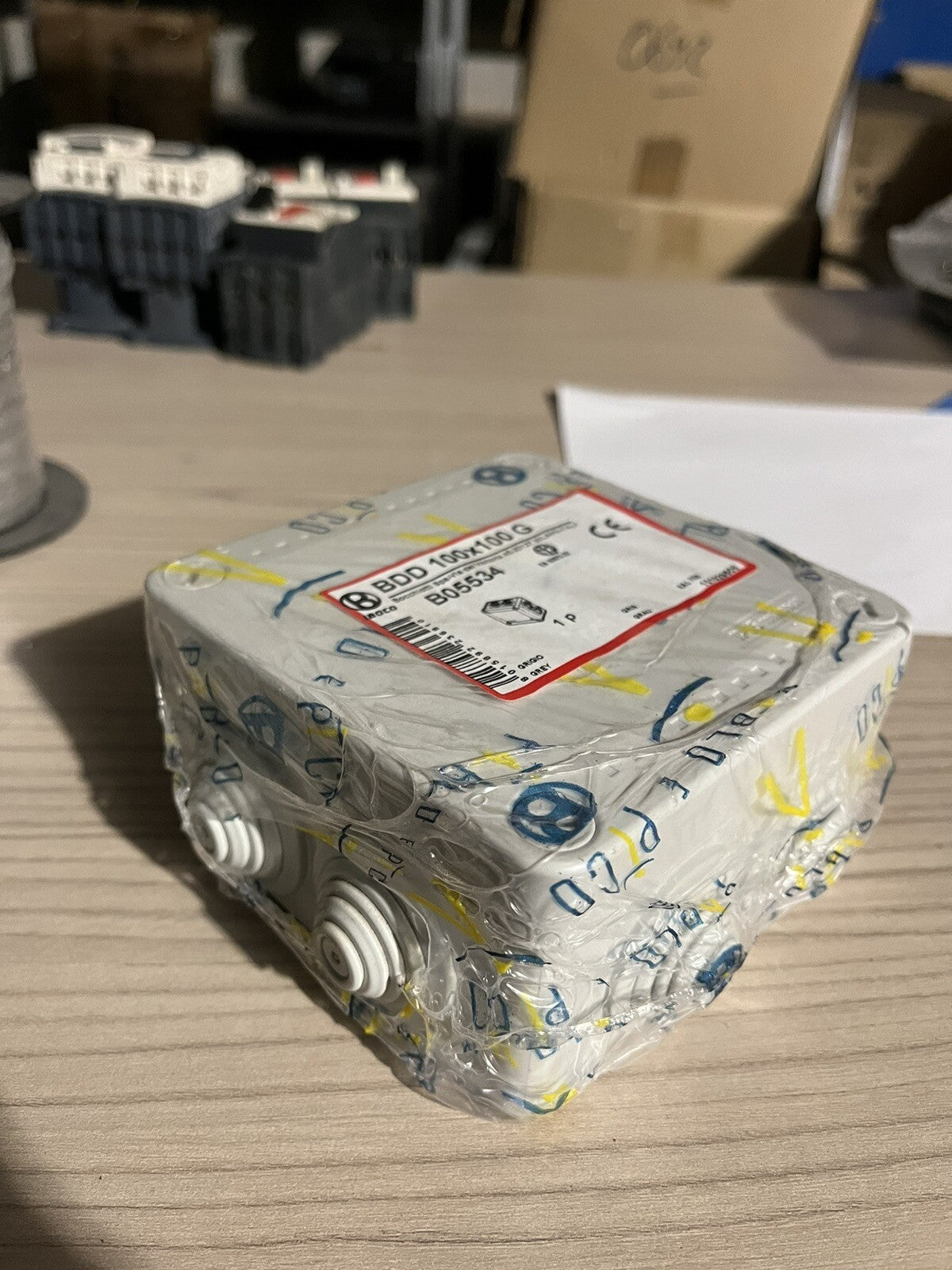 10 BOÎTE DE DÉRIVATION IP55 650° À TÉTINES 100X100X50 GRIS