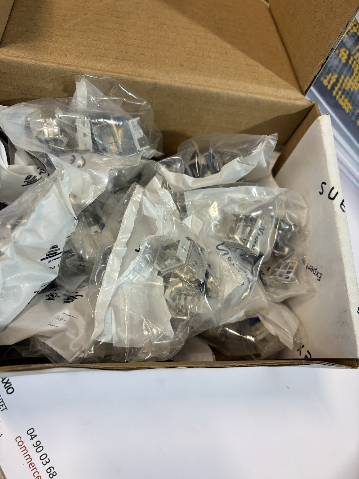 Lot de 18 connecteurs rj45 nexans n420.66a