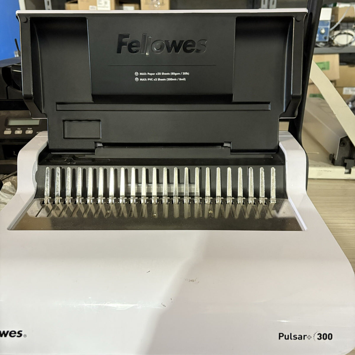 Perforelieuse Fellowes - Pulsar+ 300. Machine à relier manuelle par peigne