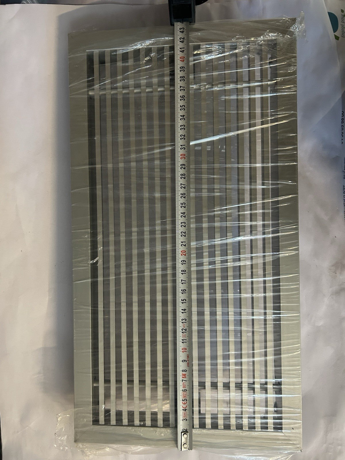 Grille de ventilation aluminium à ailettes fixes - Dimensions environ 400x200mm