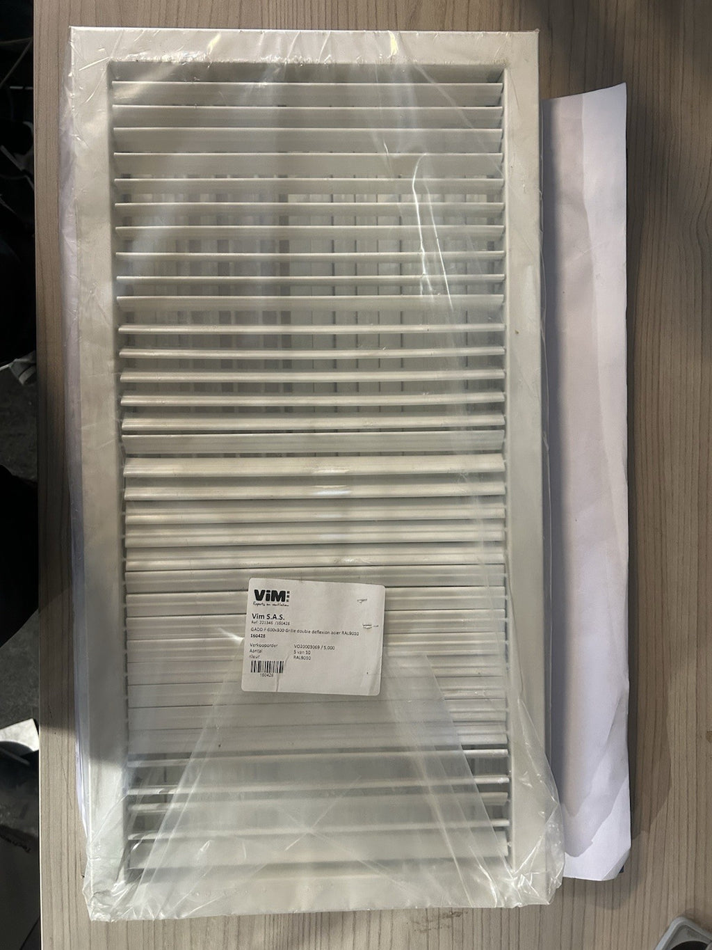 Grille de ventilation double déflection VIM 600x300 mm - Acier RAL 9010