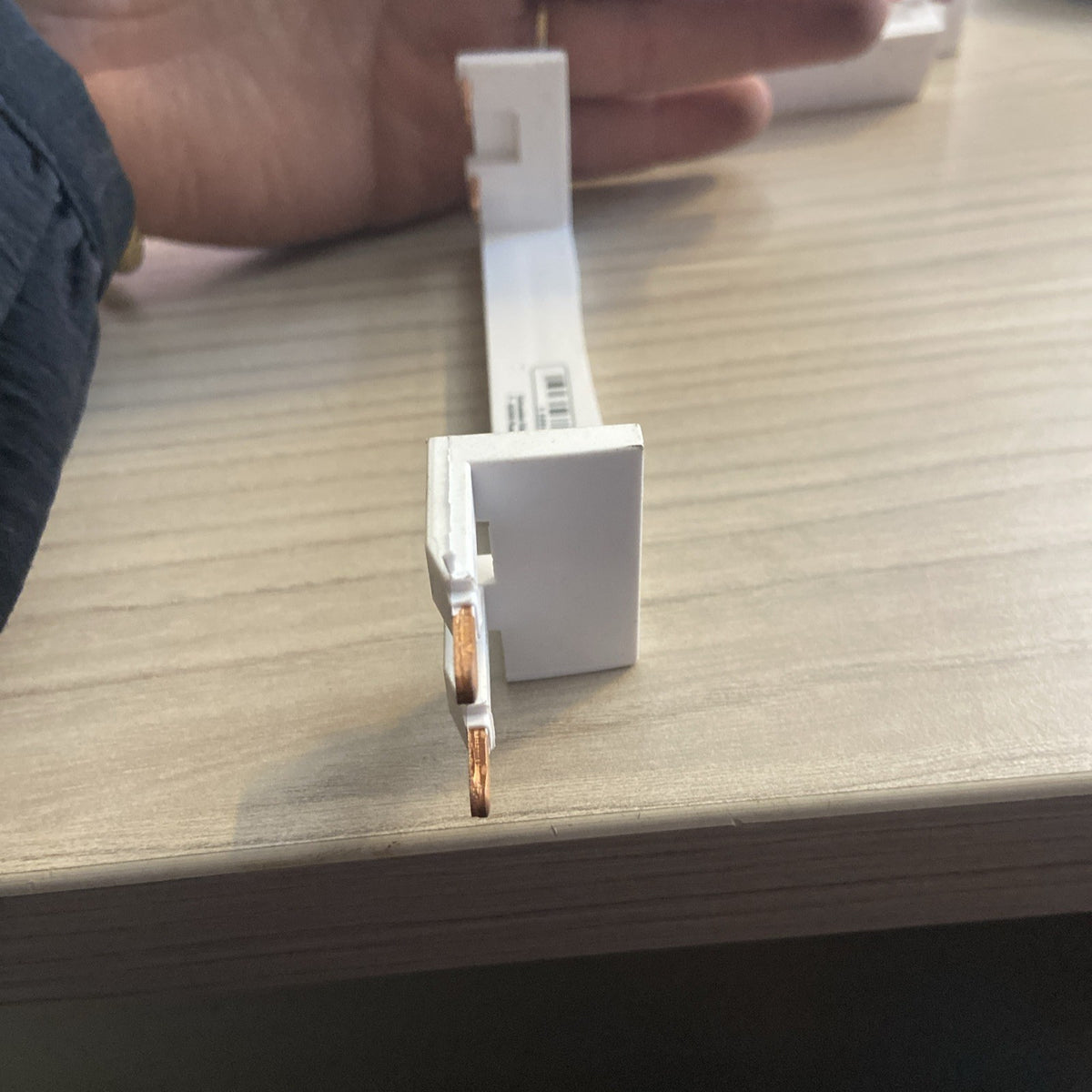 Schneider R9PXV Peigne Vertical pour ID 2P XP